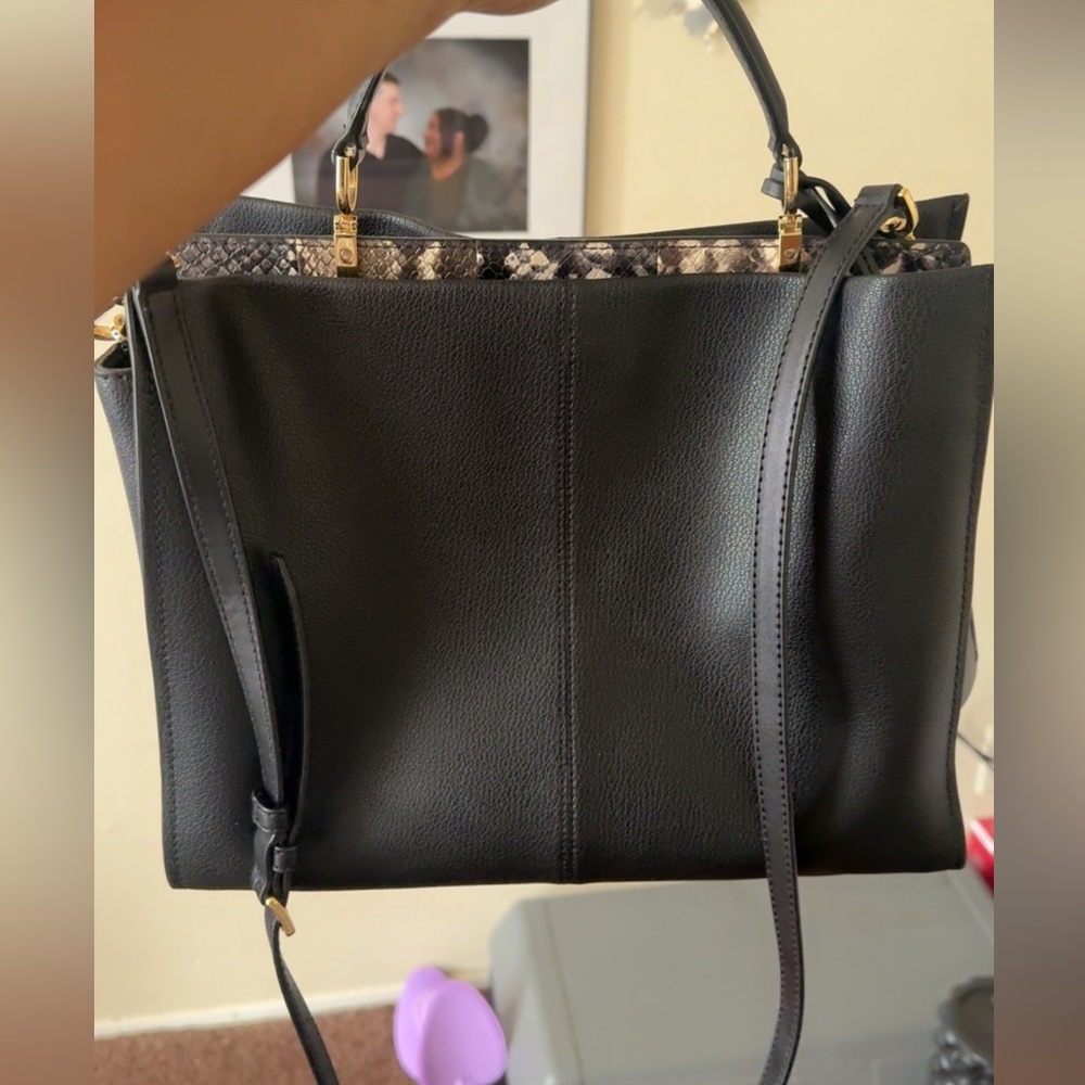 Michael Kors Black & Gold Penelope Large Leather Satchel - Picture 9 of 10